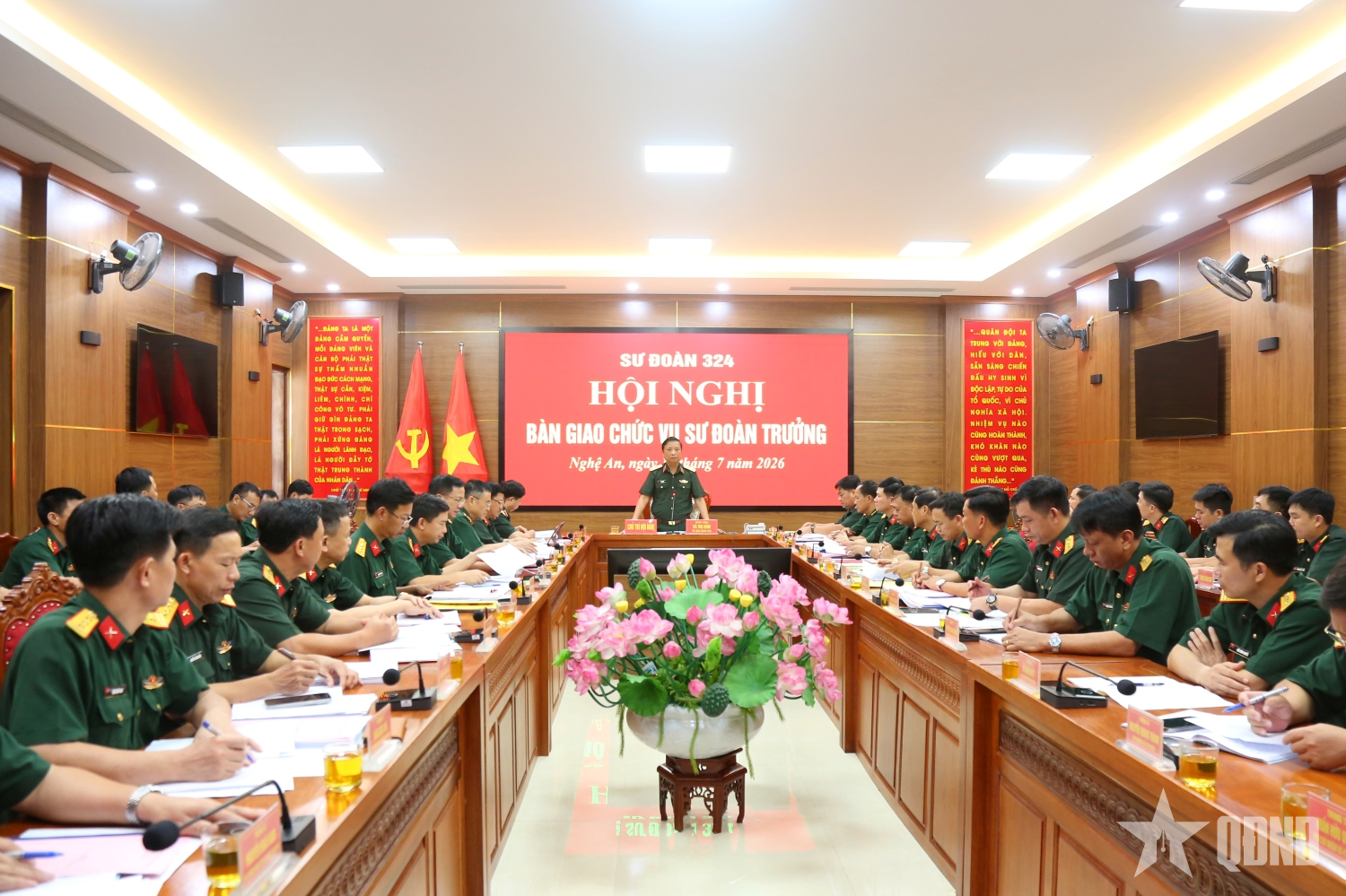 Bàn giao chức vụ Sư đoàn trưởng Sư đoàn 324 (Quân khu 4)